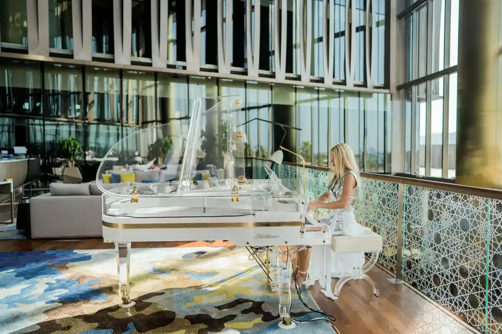 Veluri Royalhotel Lobi Canlı Performans